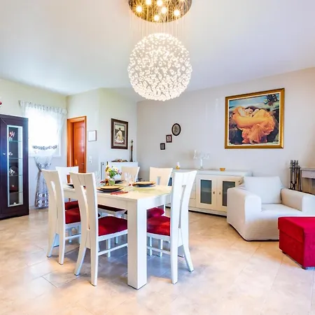 شقة Evdoxia's كارباثوس